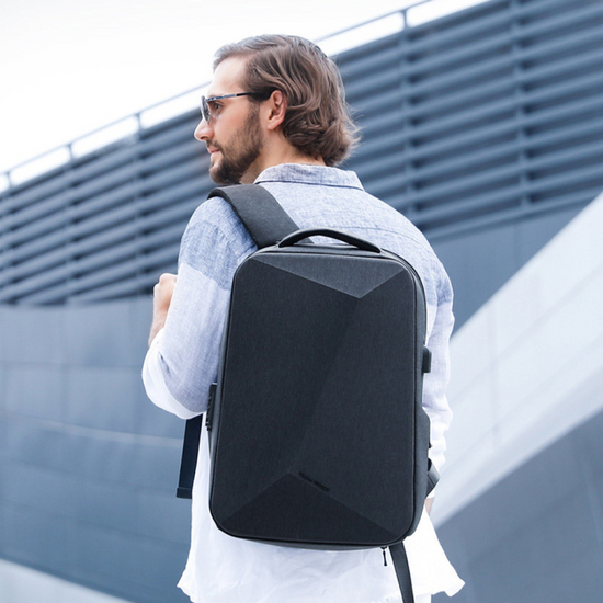 Mochila Protector I Mark Ryden para Notebook 15.6 com Trava Anti Furto TSA e porta Usb